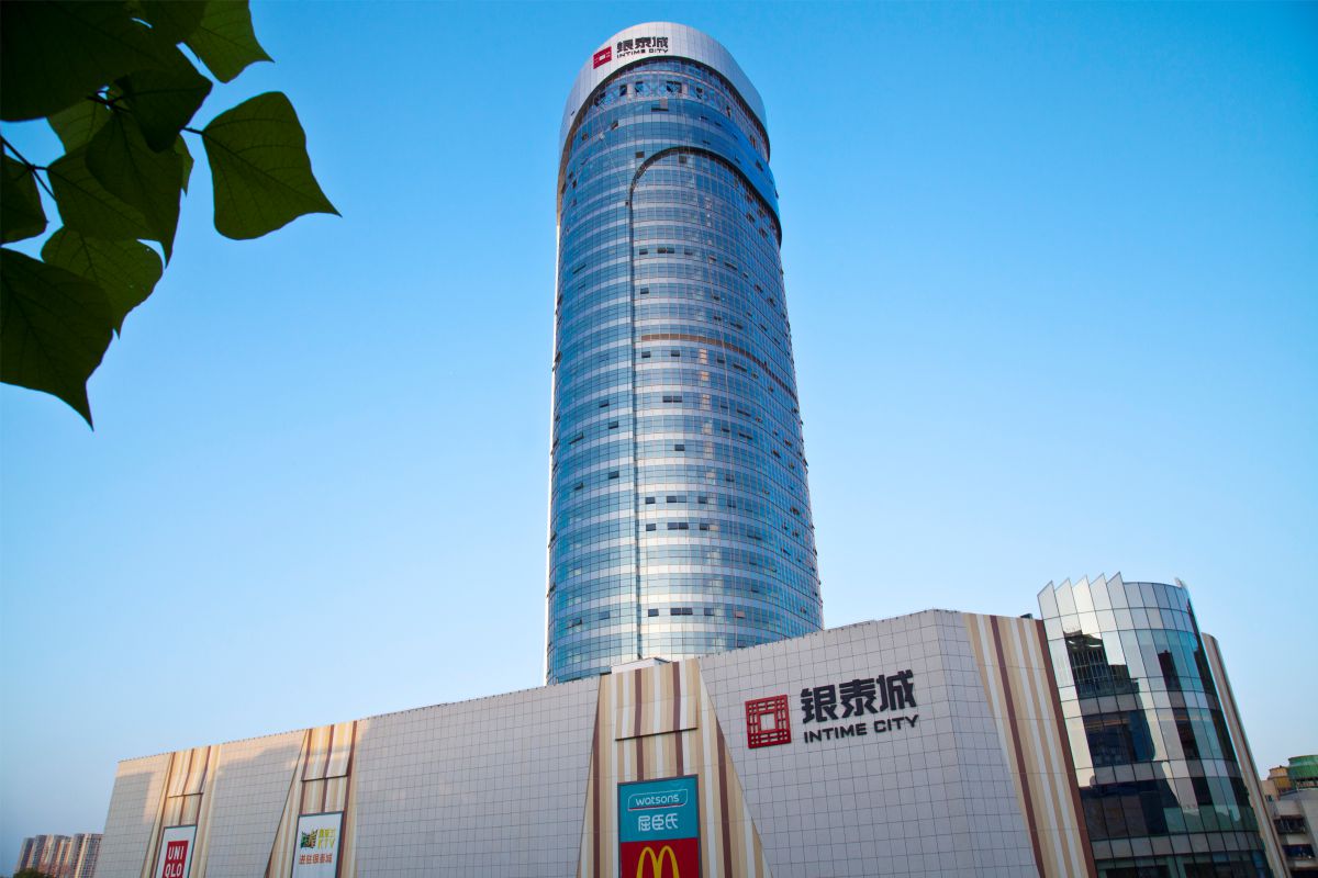 柳州銀泰城大型發(fā)光字工程