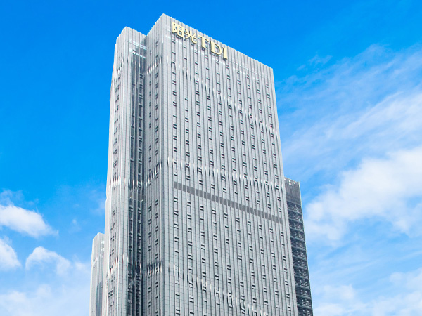 深圳陽光TDI樓頂發(fā)光字工程案例
