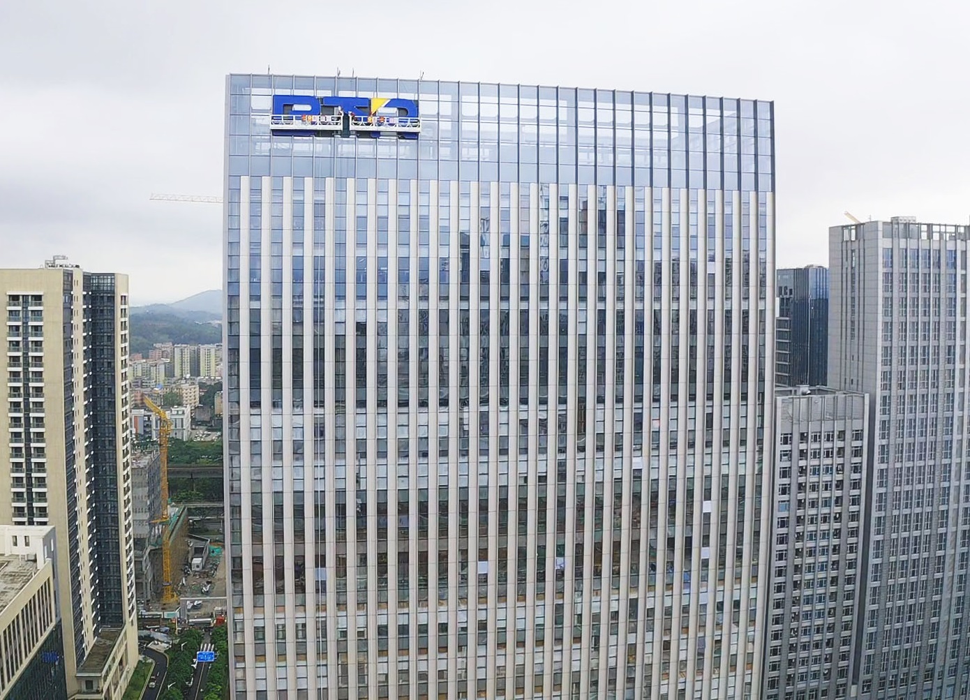 格蘭云天灑店發(fā)光字完工
