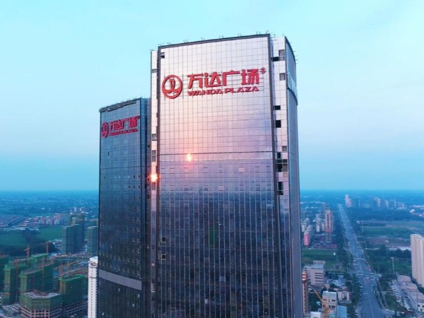 安徽合肥六安萬達廣場玻璃幕墻發(fā)光字工程案例
