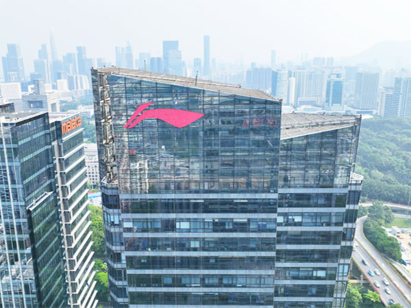 深圳李寧集團(tuán)玻璃幕墻發(fā)光字工程案例