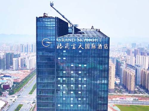 吉安格蘭云天國(guó)際酒店幕墻發(fā)光字制作安裝工程